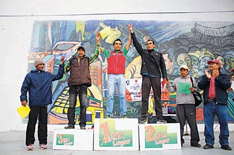 Carera se impone en Carrera de las Cruces 