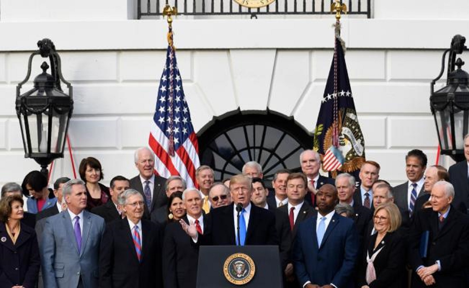 "Estamos haciendo grande a EU"; celebra Trump la reforma fiscal