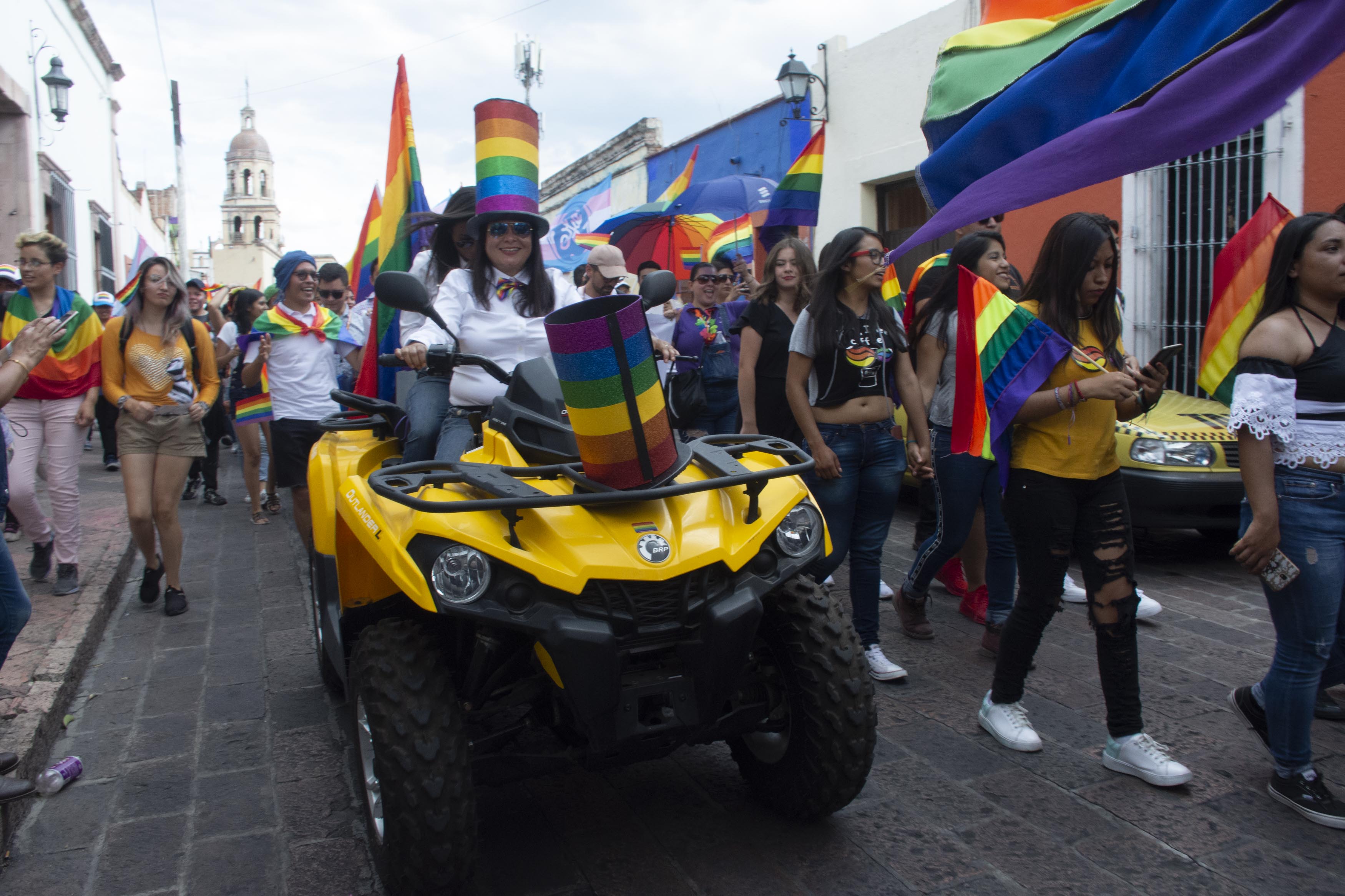 Comunidad LGBTTTQI+ toma las calles de Querétaro