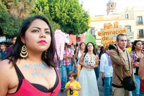 Marchan en el Día Internacional de la Mujer