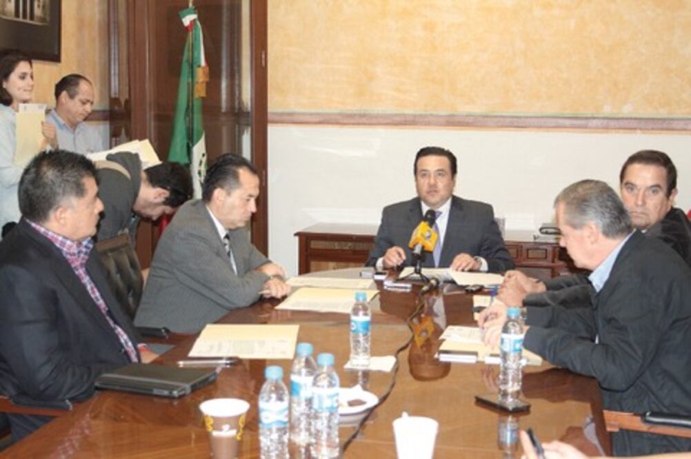 Suspenden aval de cinco leyes