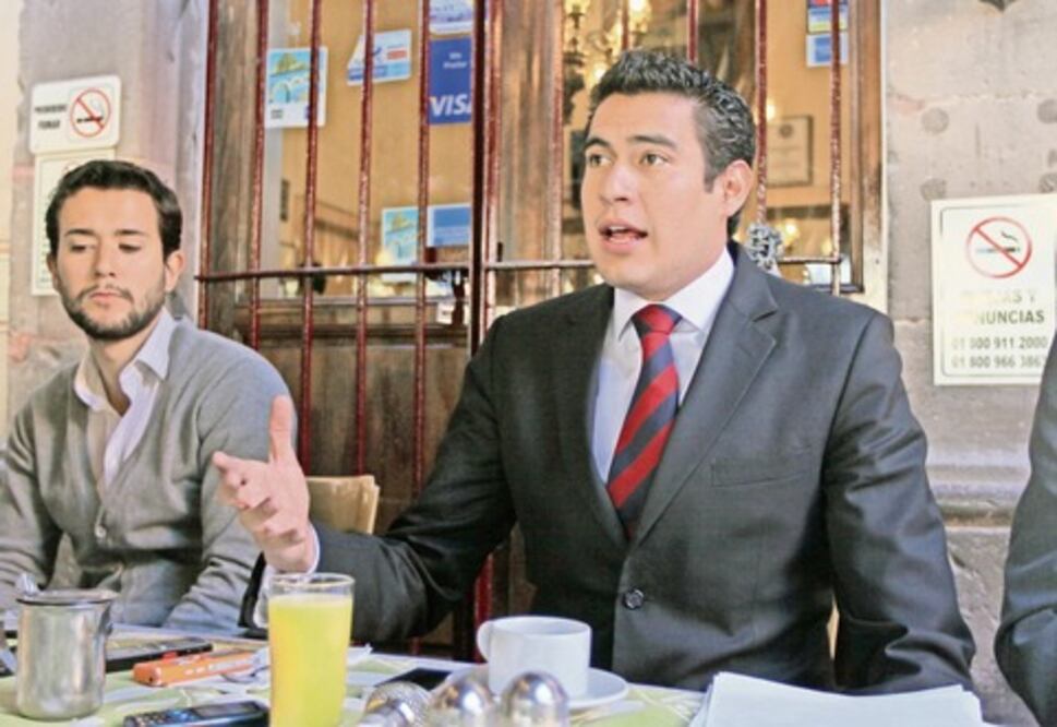 Exigen a Aguilar respetar al gobierno