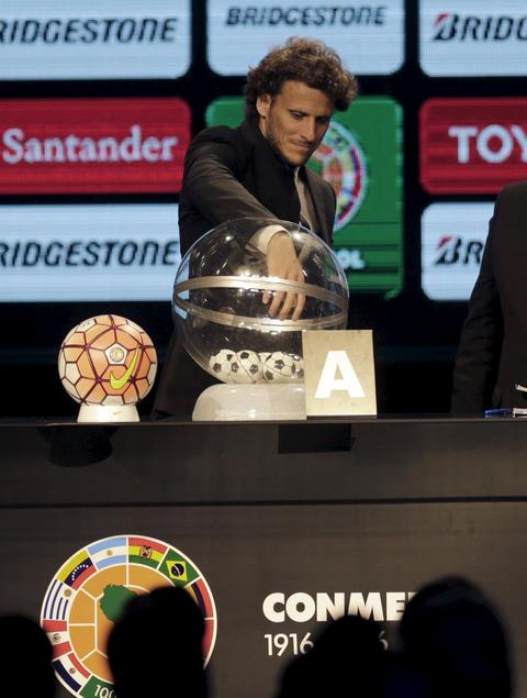 Sonríe la fortuna a los universitarios y quedan en un grupo no complicado