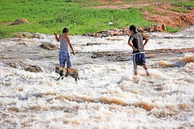 Advierten de desbordos hacia río San Juan