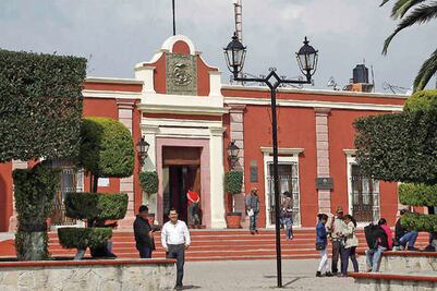 Por adeudos, recortan gastos en Cadereyta
