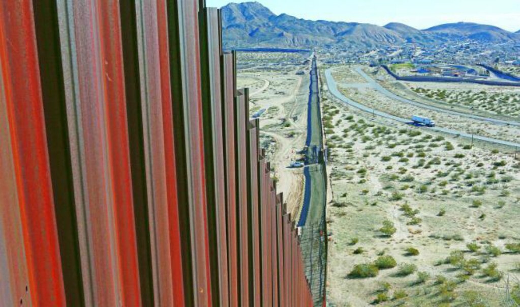 Encuesta: 54% cree que México pagará el muro