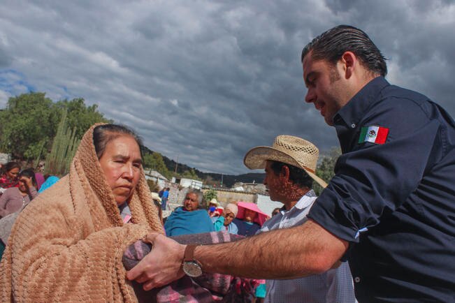 El Marqués entrega más de 3 mil cobijas a población vulnerable