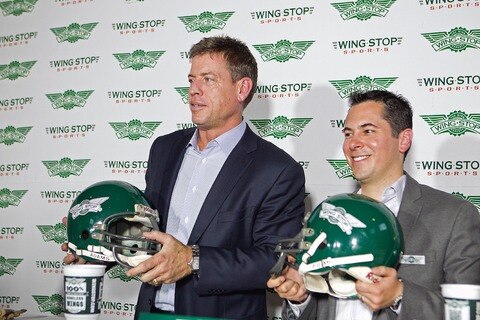 Aikman  aplaude labor de la NFL vs. la violencia