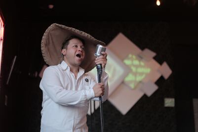 Canta a todo pulmón