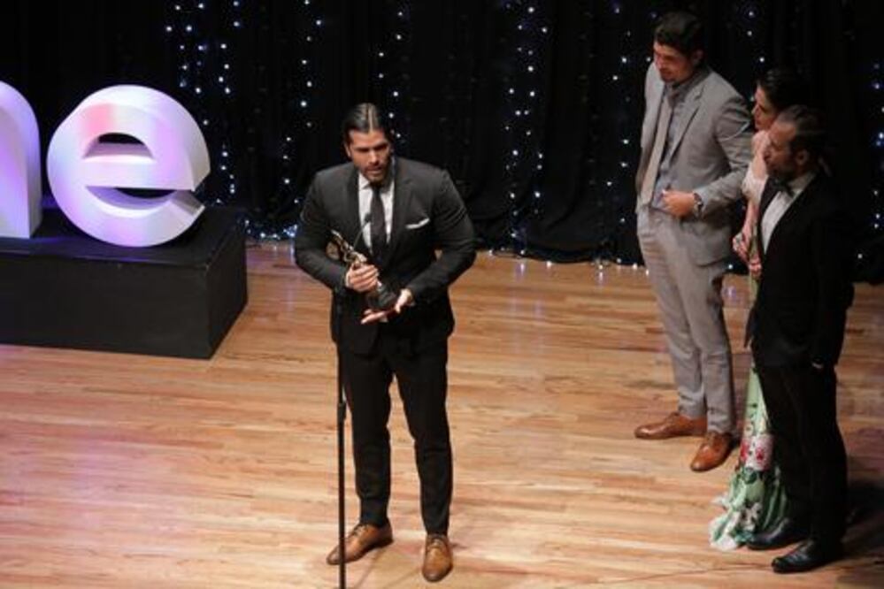 Cineasta dedica premio a víctimas de secuestro