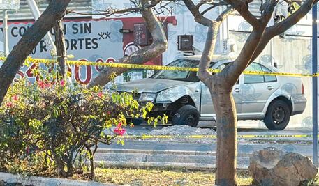 Conductor fallece tras chocar contra luminaria en avenida del Parque