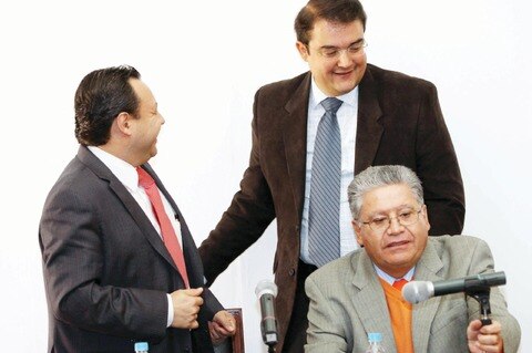 Seguirá León como diputado del MC