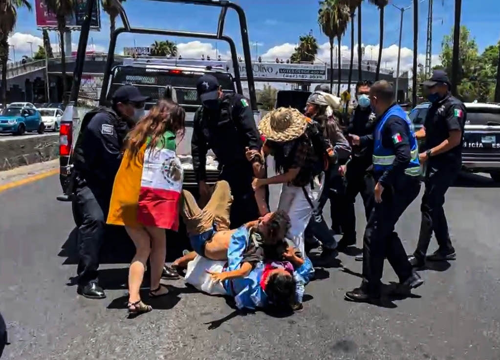 Condenan actuar de la policía en protestas por la Ley de Aguas en Querétaro