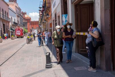 Alza de casos no frena los paseos de los queretanos