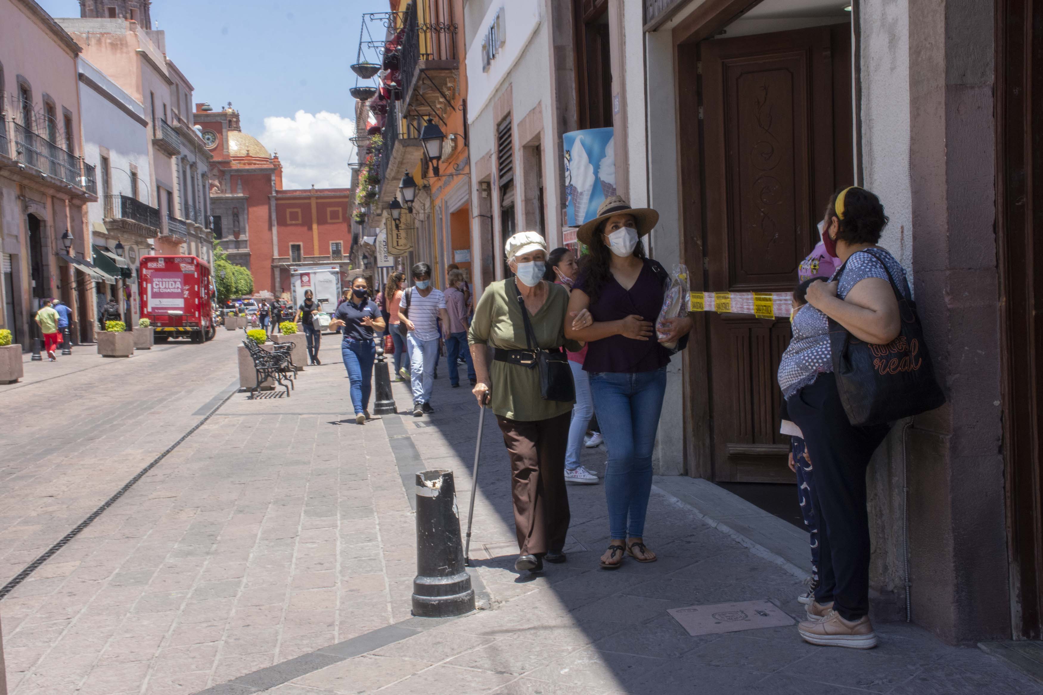 Alza de casos no frena los paseos de los queretanos