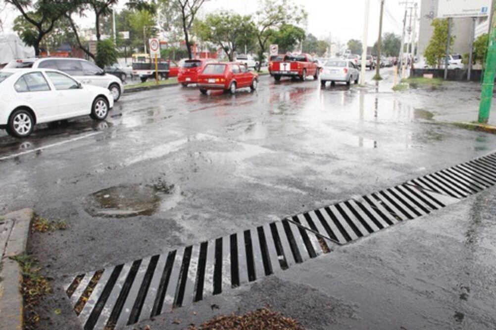 Desechos estancaron agua en Los Arcos