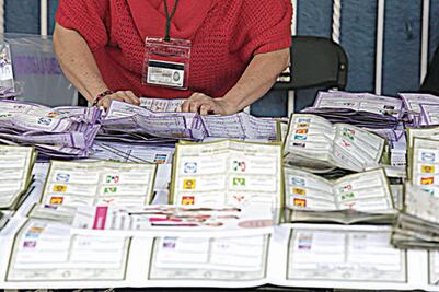 Espera al IEEQ larga jornada de conteo