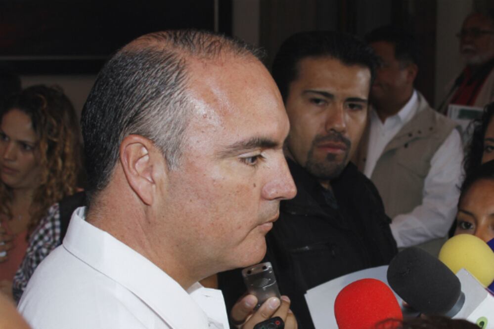 Invitan a gobernador a foro internacional