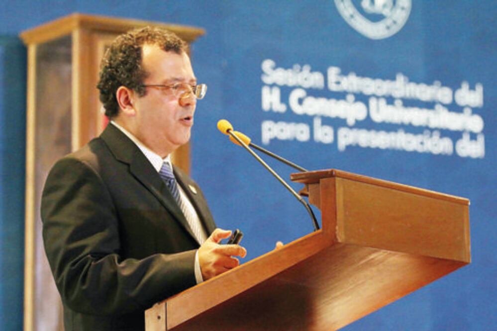 Reconoce rector apoyo de gobernador a la UAQ