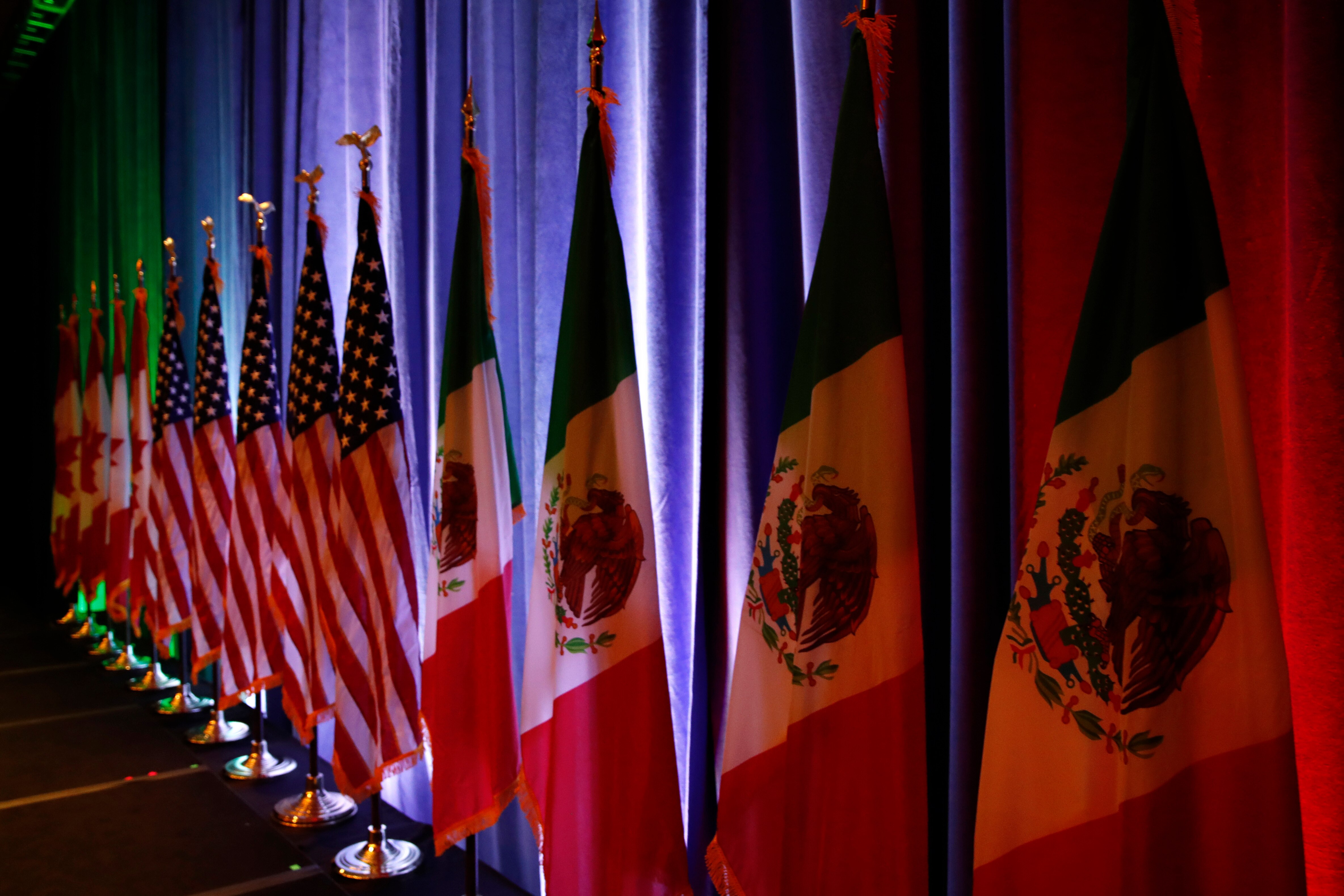 Industria automotriz pone freno a Trump