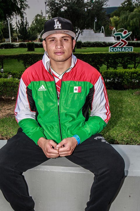 Supera sobrepeso con lucha