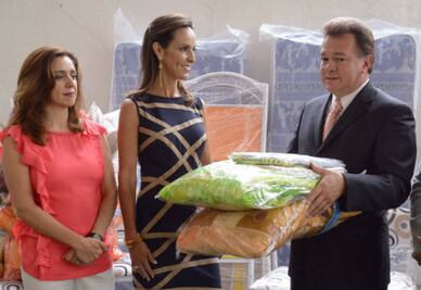 Recibe donativo DIF estatal 