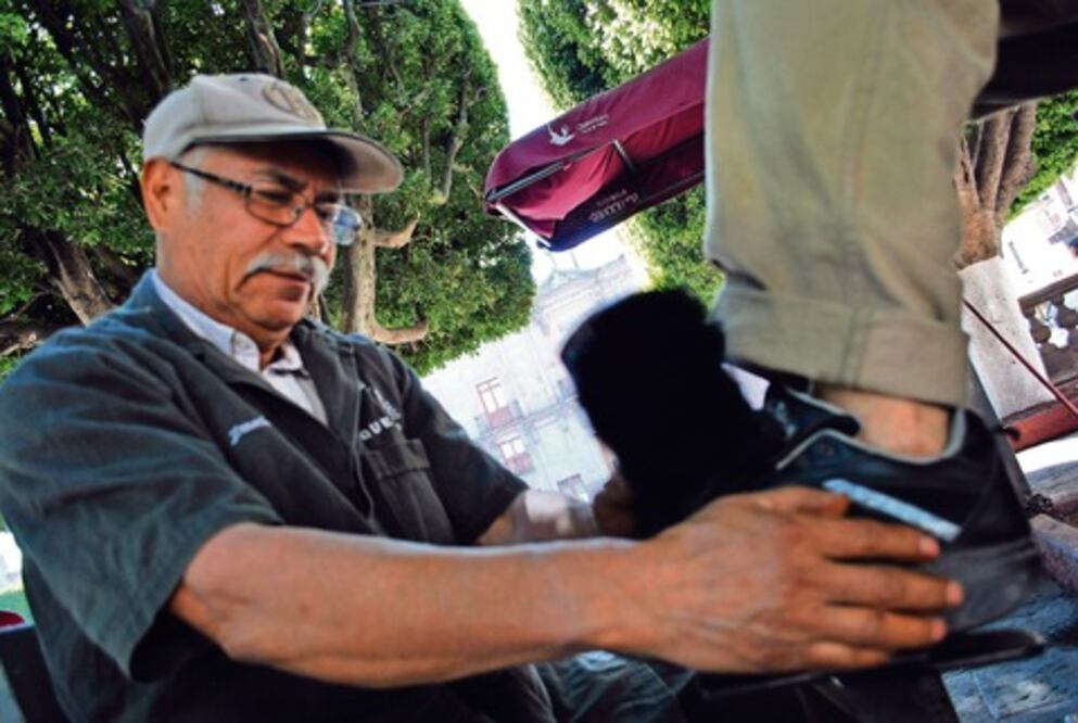 Boleros se resisten a extinción de su oficio