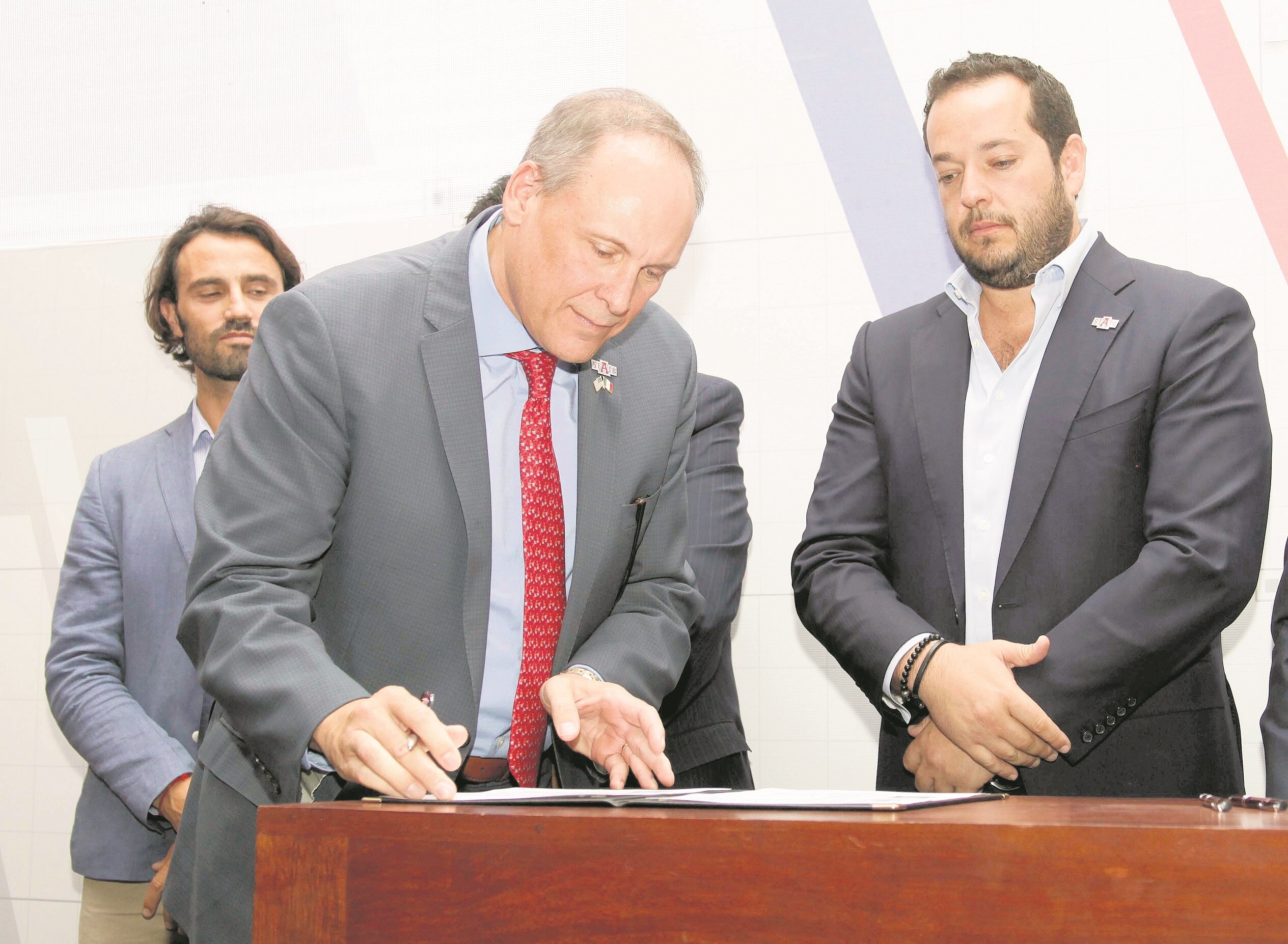 El presidente del Consejo de la Universidad de Arkansas campus Querétaro, Ricardo González, explicó que el resultado será benéfico, porque se generarán empleos y se acortarán los tiempos de capacitación. Fotos: Guillermo González