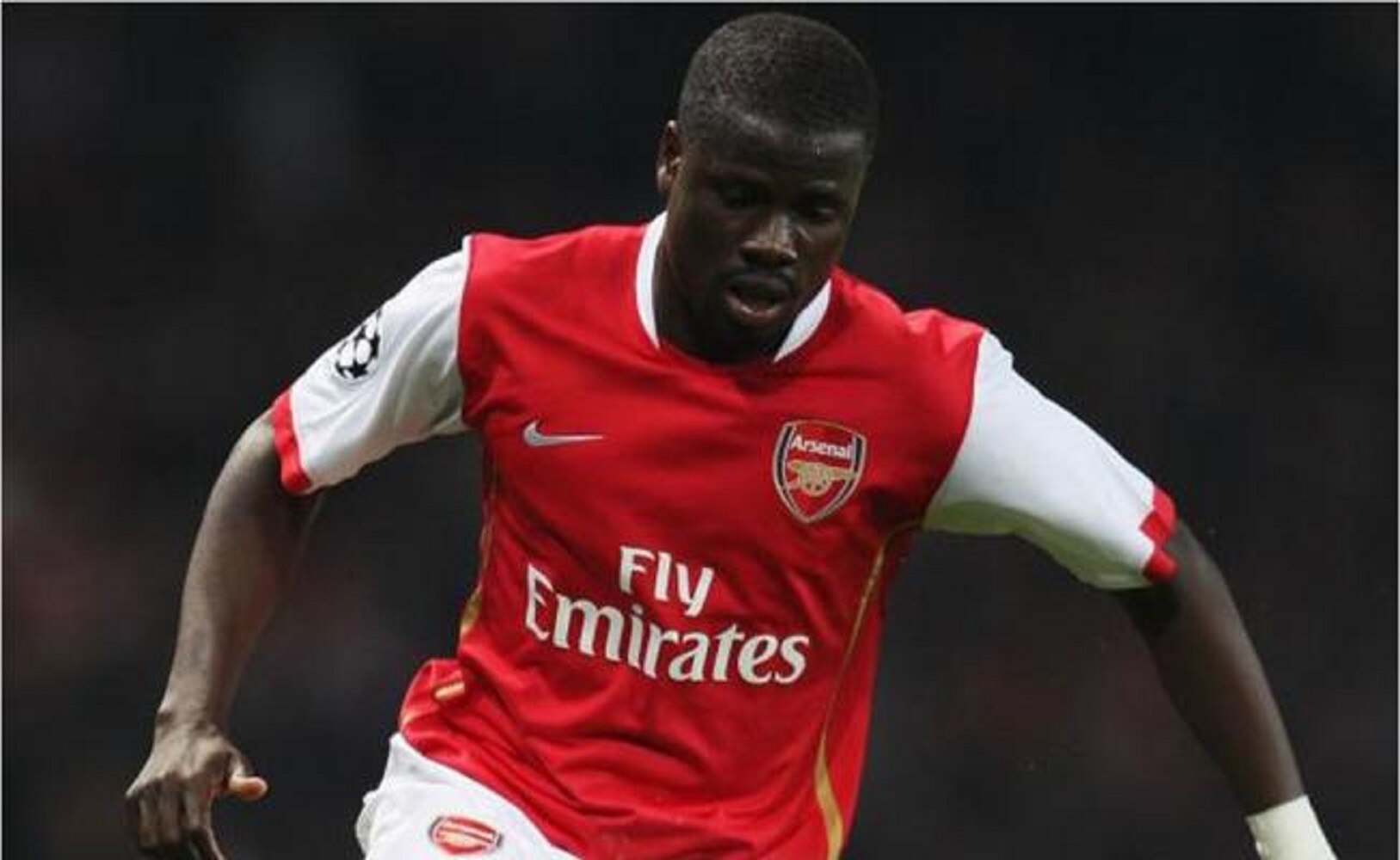 Arsenal ayudará a Eboué