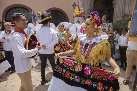 Gran Vela llena de música y color las calles del centro 