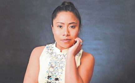Yalitza Aparicio enamora en vestido rosa mexicano en los Golden Globes