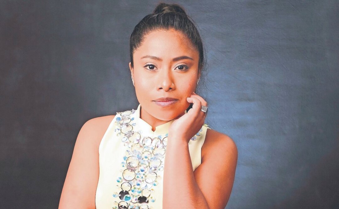 Yalitza Aparicio enamora en vestido rosa mexicano en los Golden Globes