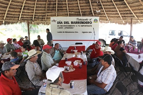 Reconocen a personal de limpia