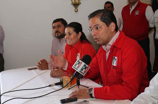 Chocan PRI y PAN por ‘guerra sucia’