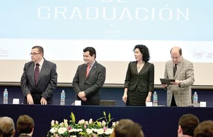 Reciben reconocimientos