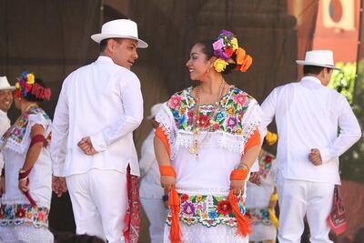 Ballet costumbrista hace gala de sus sones