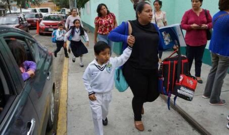Niños de primaria cerrarán el año sin libros
