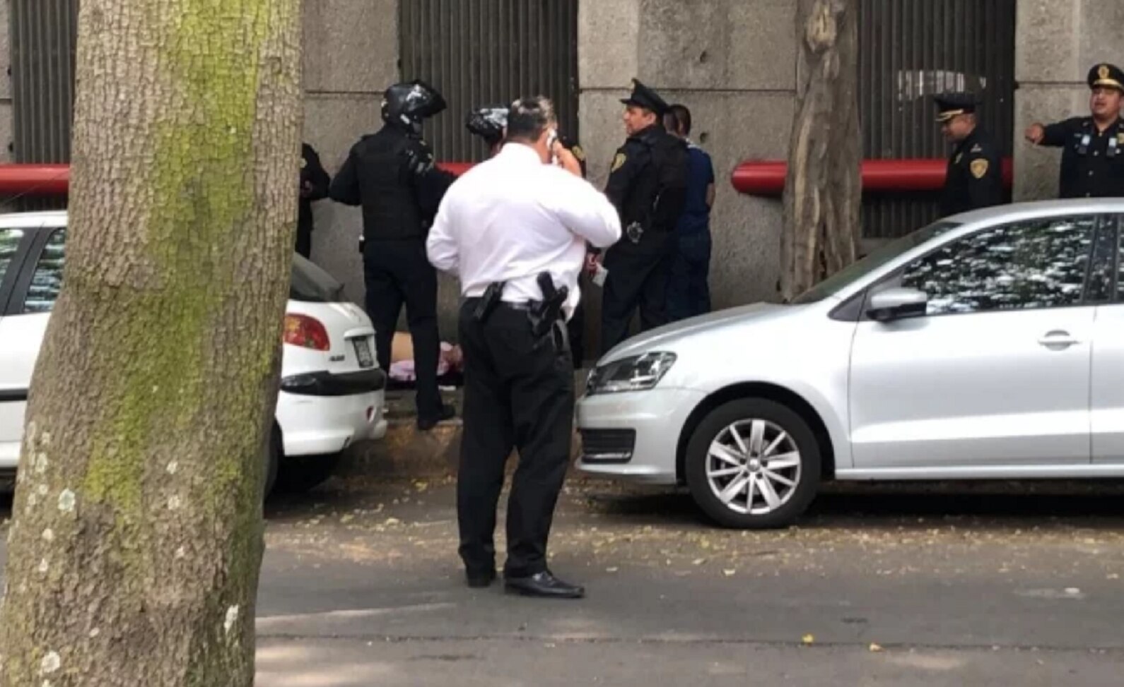 Intento de robo del auto de Héctor de Mauleón deja un presunto delincuente muerto en La Condesa