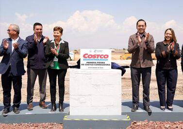 Colocan primera piedra de Costco en Corregidora