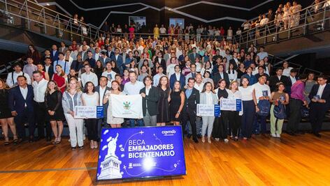 Becan a 90 jóvenes queretanos para estudiar en Estados Unidos