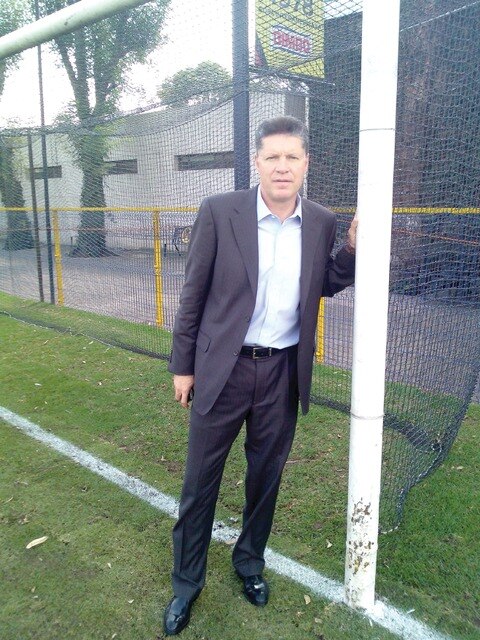 Ricardo Peláez se ve con el título