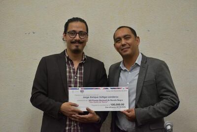 Jorge Zúñiga recibe el Premio Nacional de Novela Negra