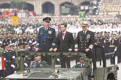 Destacan en desfile apoyo a ciudadanía