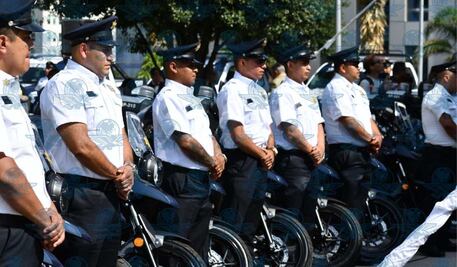 Entregan apoyos de 50 mil pesos para vivienda a 700 policías de Querétaro