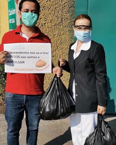 Enfrenta la pandemia. Decidió vender tortas para vivir y... donarlas