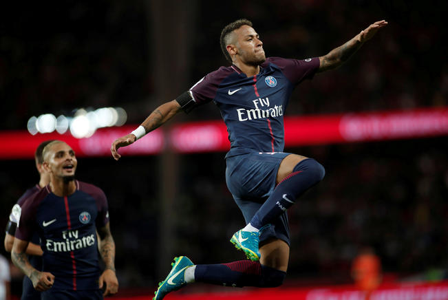 Neymar lleva al PSG al liderato