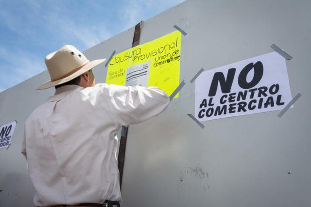 Comerciantes piden que no se construya frente al mercado en donde laboran. (OBTUR PRESS)