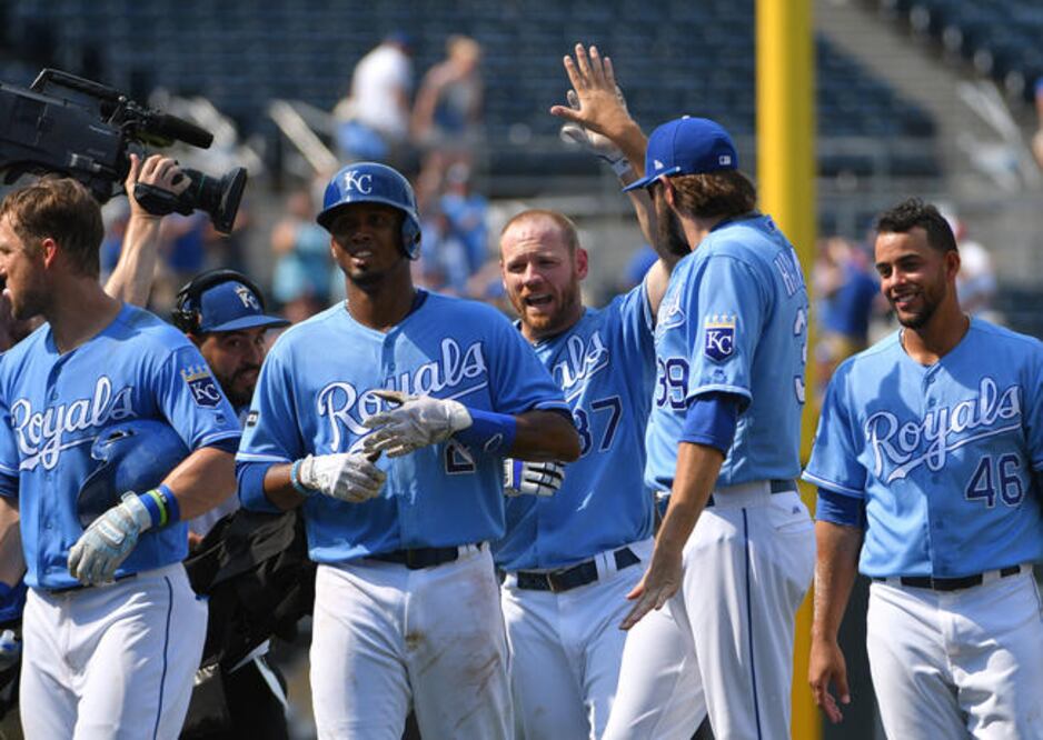 Brandon Moss (37) propinó a los White Sox su novena derrota seguida. (DENNY MEDLEY-USA TODAY SPORTS)