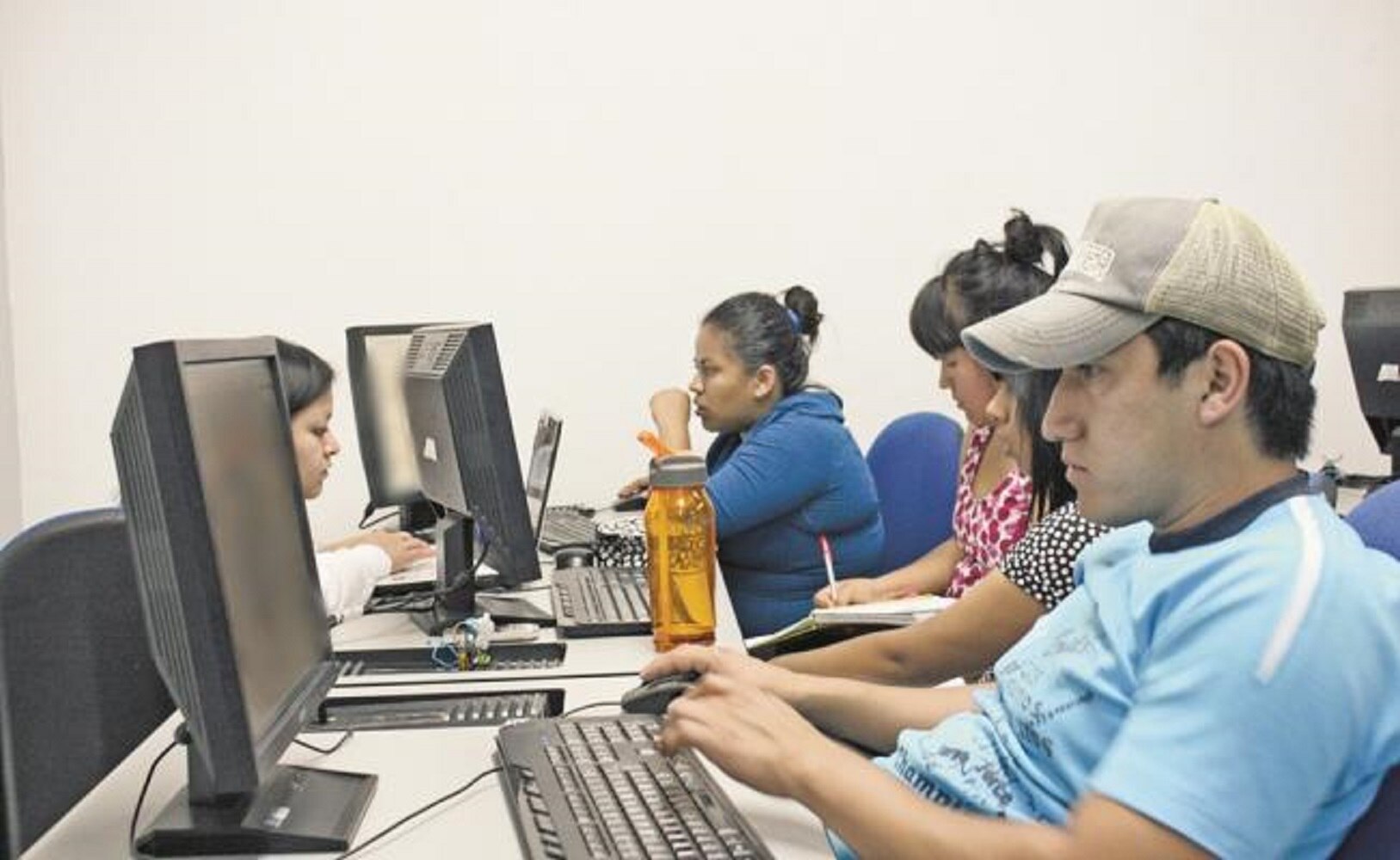 Mexicanos temen riesgos al usar internet: encuesta