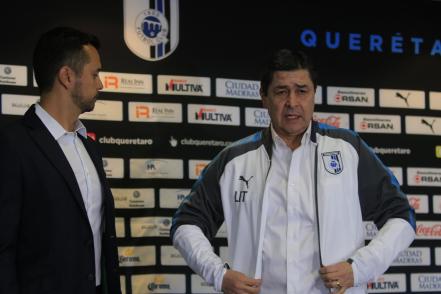 Gallos presenta al “Flaco” Tena como nuevo técnico
